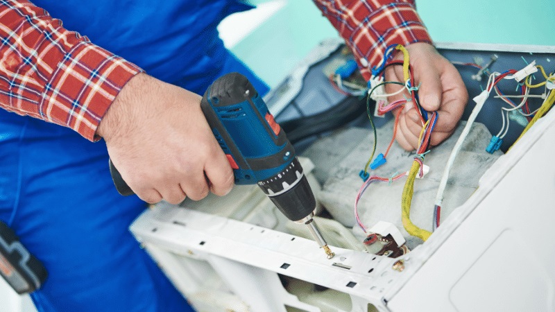Ahmetli Hotpoint Hotpoint çamaşır makinesi kart tamiri – Su almama arızası orijinal parça ile giderildi. - Teknik servis örneği